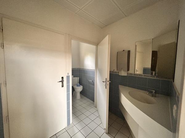 Immeuble de bureaux à vendre à Bordeaux Caudéran avec 12 parkings et sous-sol