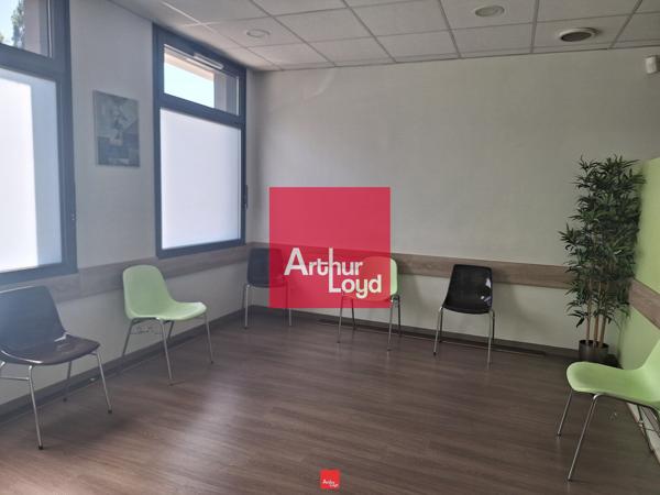 Bureau à vendre à Echirolles emplacement stratégique proche tram et gare