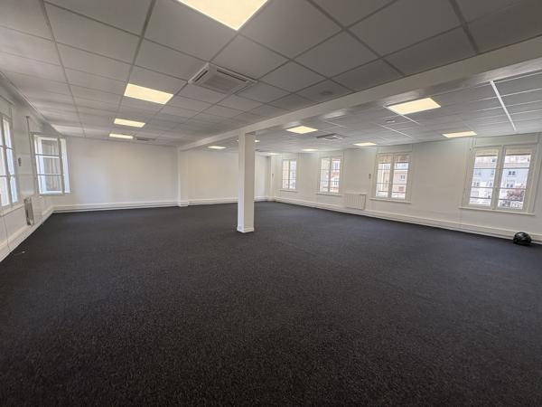 LOCATION - Une surface de bureau d'environ d' 175 m2 situé en hyper centre proche de la place du Martroi.