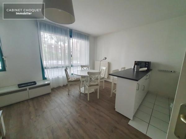 STUDIO MEUBLE EN RDC AVEC PARKING A LOUER - LILLE PROX EURATECHNOLOGIE - METRO BOIS BLANC - 34 m 2 - 695 € charges comprises par mois