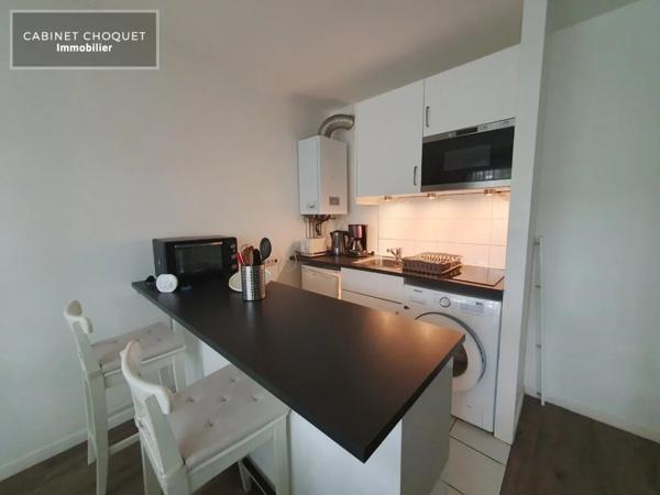 STUDIO MEUBLE EN RDC AVEC PARKING A LOUER - LILLE PROX EURATECHNOLOGIE - METRO BOIS BLANC - 34 m 2 - 695 € charges comprises par mois