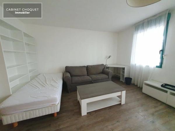 STUDIO MEUBLE EN RDC AVEC PARKING A LOUER - LILLE PROX EURATECHNOLOGIE - METRO BOIS BLANC - 34 m 2 - 695 € charges comprises par mois