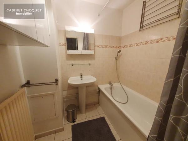 STUDIO MEUBLE EN RDC AVEC PARKING A LOUER - LILLE PROX EURATECHNOLOGIE - METRO BOIS BLANC - 34 m 2 - 695 € charges comprises par mois
