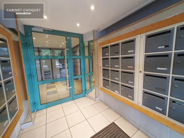 STUDIO MEUBLE EN RDC AVEC PARKING A LOUER - LILLE PROX EURATECHNOLOGIE - METRO BOIS BLANC - 34 m 2 - 695 € charges comprises par mois