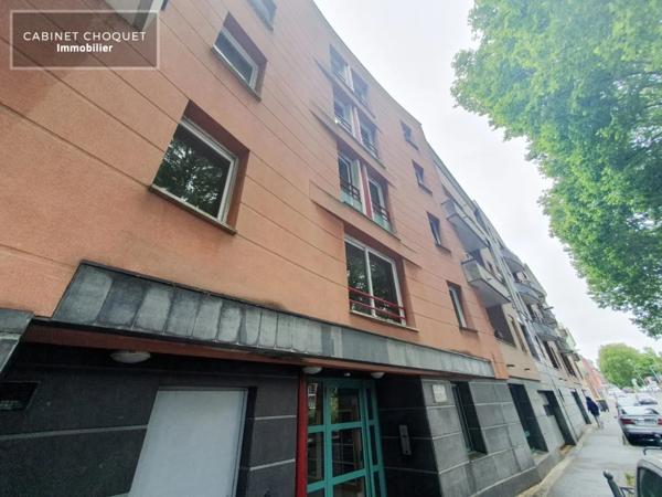 STUDIO MEUBLE EN RDC AVEC PARKING A LOUER - LILLE PROX EURATECHNOLOGIE - METRO BOIS BLANC - 34 m 2 - 695 € charges comprises par mois