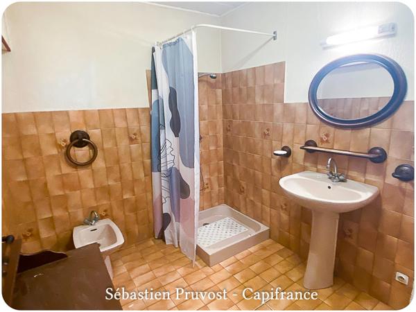 Proche de BRANTOME (24)Fermette à vendre 62m2, Combles 90m2, Grange 140m2, Dépendance, Terrain 21436m2