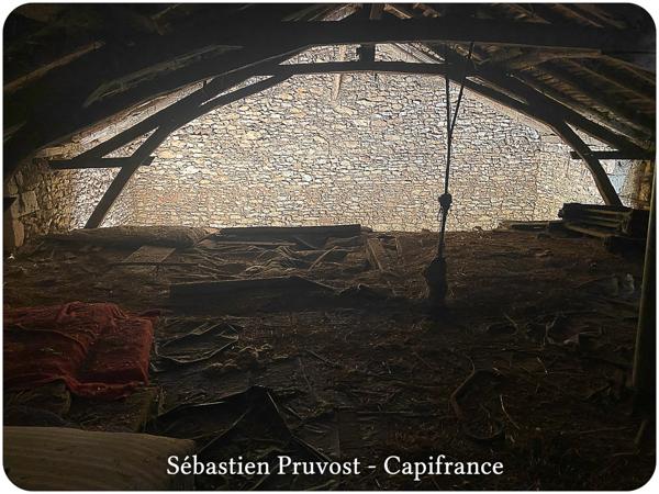 Proche de BRANTOME (24)Fermette à vendre 62m2, Combles 90m2, Grange 140m2, Dépendance, Terrain 21436m2