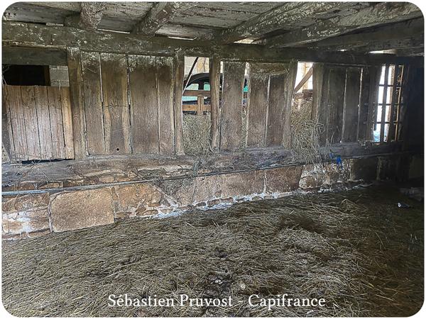 Proche de BRANTOME (24)Fermette à vendre 62m2, Combles 90m2, Grange 140m2, Dépendance, Terrain 21436m2
