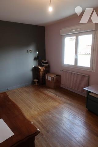 Beau potentiel  au cœur de la Chataigneraie - 