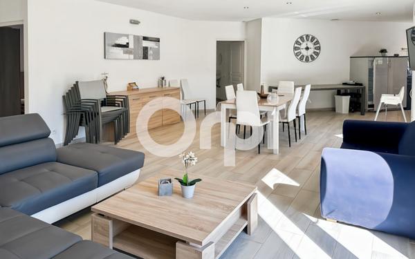 Maison à vendre    4 pièces •  Vallon-Pont-d'Arc