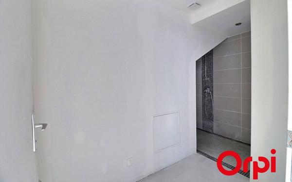 Appartement à vendre    4 pièces • 127,58 m2 Marseille 8