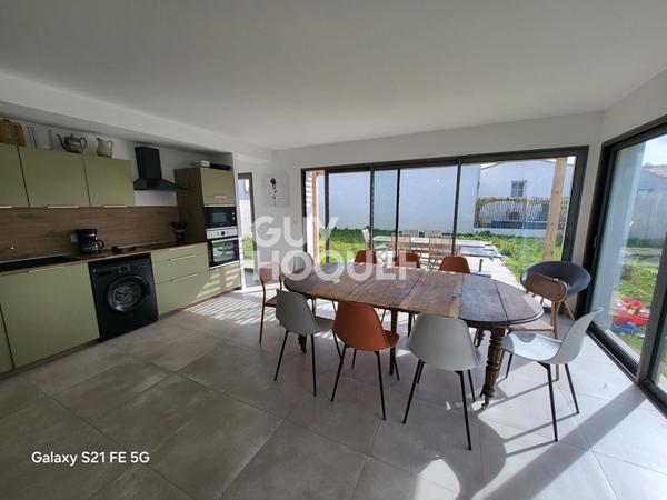 Maison neuve 5 pièces avec piscine à vendre pas loin de centre-ville