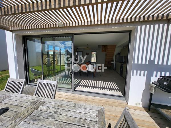 Maison neuve 5 pièces avec piscine à vendre pas loin de centre-ville