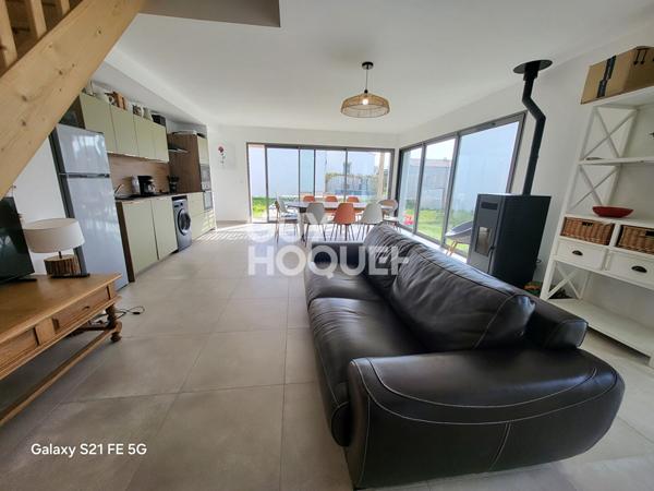 Maison neuve 5 pièces avec piscine à vendre pas loin de centre-ville