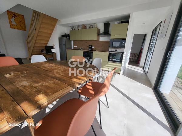 Maison neuve 5 pièces avec piscine à vendre pas loin de centre-ville