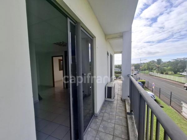 À Louer - Local professionnel 116m² - Lamentin - Place d'Armes