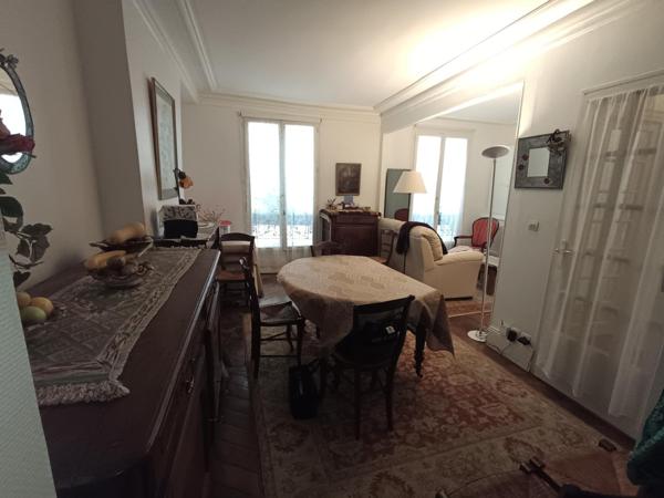 Très Bel Appartement Lumineux 2P Rue Saint Lazare