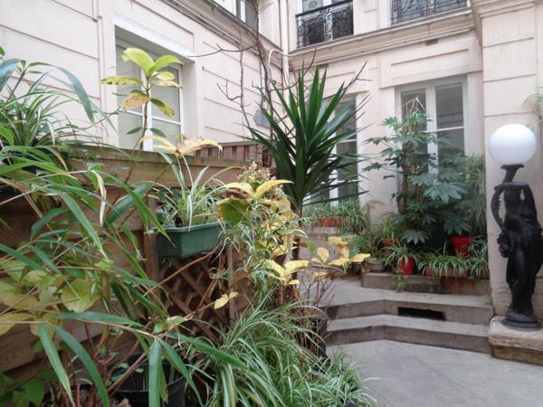 Très Bel Appartement Lumineux 2P Rue Saint Lazare