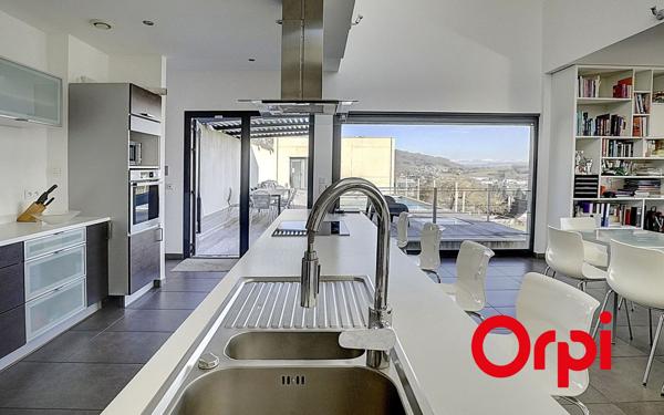 Maison à vendre    5 pièces •  Ruy