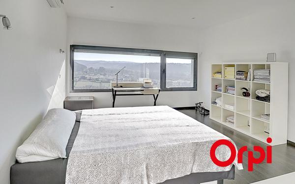 Maison à vendre    5 pièces •  Ruy