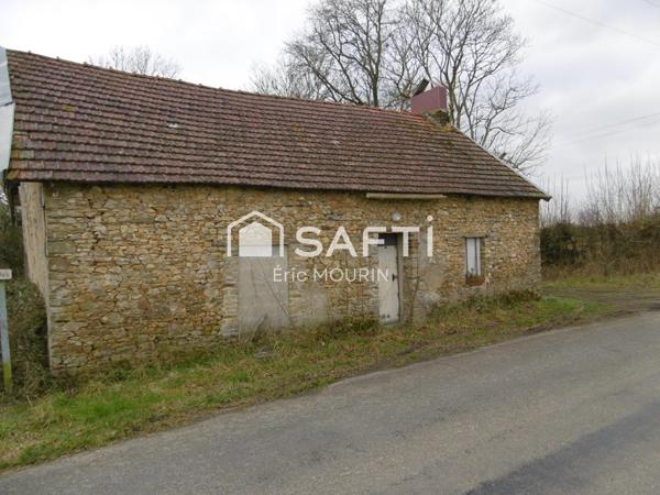 Jolie maison en pierres avec beaucoup de potentiel.