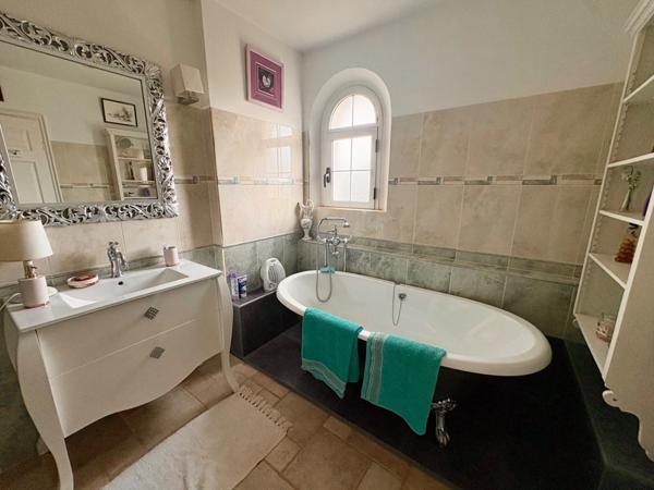 Maison à vendre 7 pièces TRANS EN PROVENCE (83)