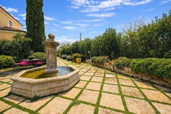 Maison à vendre 7 pièces TRANS EN PROVENCE (83)