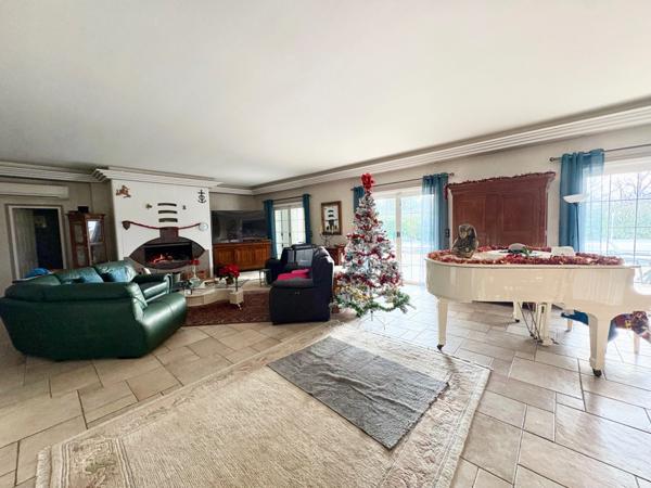 Maison à vendre 7 pièces TRANS EN PROVENCE (83)