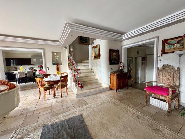 Maison à vendre 7 pièces TRANS EN PROVENCE (83)