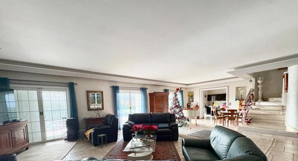 Maison à vendre 7 pièces TRANS EN PROVENCE (83)