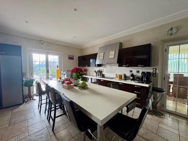 Maison à vendre 7 pièces TRANS EN PROVENCE (83)