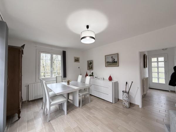 A quelques minutes de BOURGES, sur la commune de PLAIMPIED-GIVAUDINS avec écoles, commerces et bus.