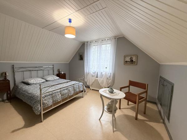 A quelques minutes de BOURGES, sur la commune de PLAIMPIED-GIVAUDINS avec écoles, commerces et bus.