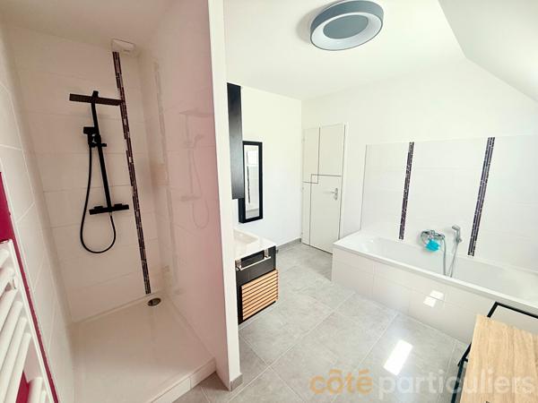 Vente
                Maison143,27 m² - 6 Pièces -
                    VEIGNE (37250)