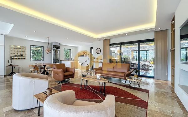 Maison à vendre    4 pièces •  Sainte-Maxime