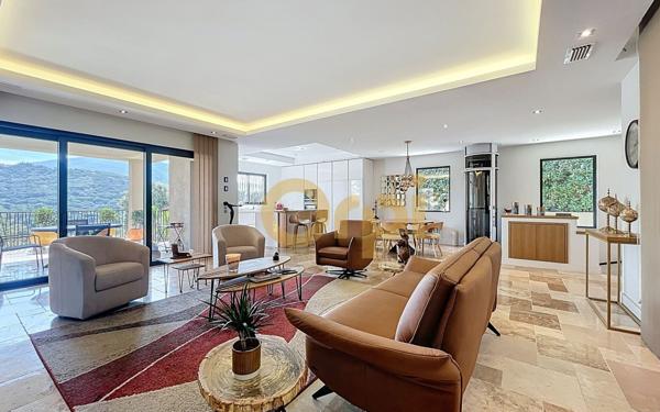 Maison à vendre    4 pièces •  Sainte-Maxime