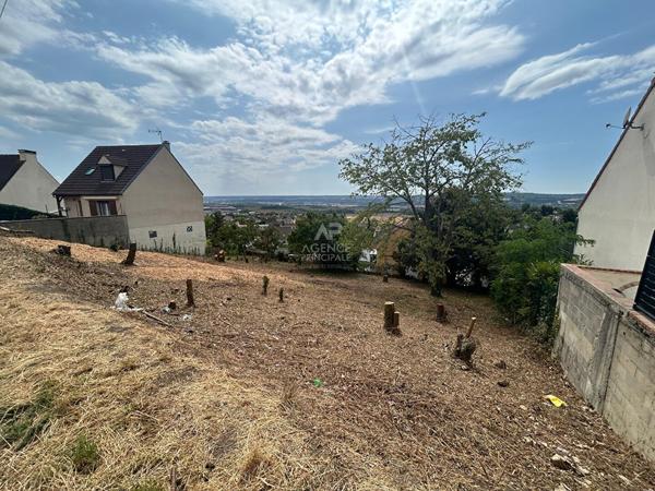 Terrain Chanteloup Les Vignes 932 m2 168 000 € **  - Référence  1126