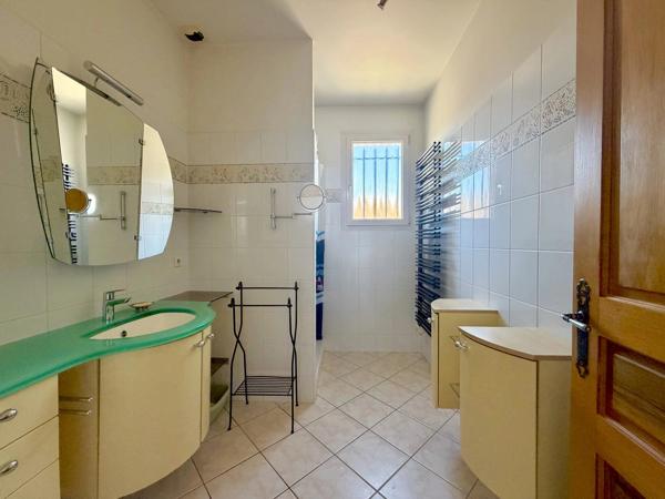 Maison 5 Chambres - Terrain de 1100 m² - Garage - 83720 Trans-en-Provence - Réf 87363658