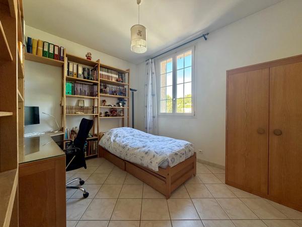 Maison 5 Chambres - Terrain de 1100 m² - Garage - 83720 Trans-en-Provence - Réf 87363658