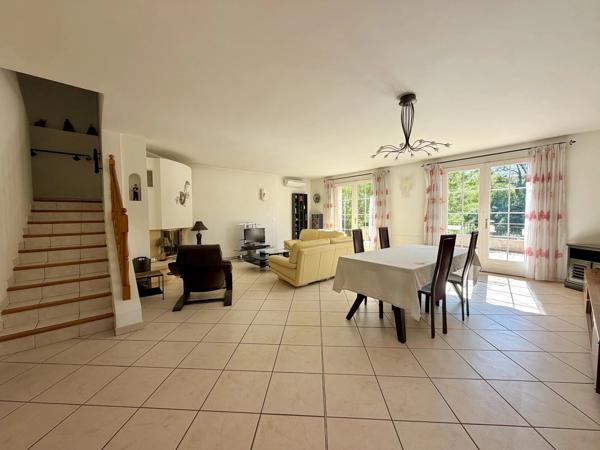Maison 5 Chambres - Terrain de 1100 m² - Garage - 83720 Trans-en-Provence - Réf 87363658