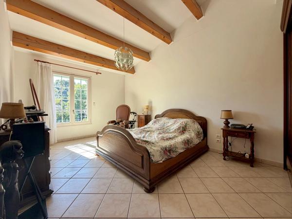 Maison 5 Chambres - Terrain de 1100 m² - Garage - 83720 Trans-en-Provence - Réf 87363658