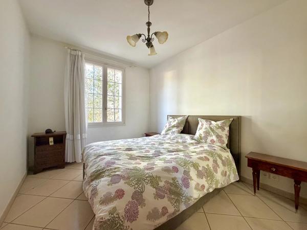 Maison 5 Chambres - Terrain de 1100 m² - Garage - 83720 Trans-en-Provence - Réf 87363658