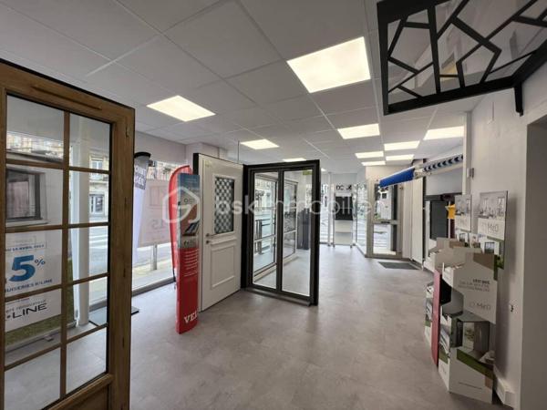 C'est à NOEUX-LES-MINES ( rue Nationale ), que ce LOCAL COMMERCIAL ou PROFESSIONNEL VOUS ATTEND !
Il bénéficie de 2 ACCES, et d'un PARKING permettant l'aménagement de NOMBREUSES PLACES PRIVATIVES.
Cette ARTERE à DOUBLE-SENS et à TRES FORTE FREQUENTATION, prédispose à une PARFAITE VISIBILITE, et à VOTRE GRANDE REUSSITE COMMERCIALE.

Sa SURFACE en OPEN-SPACE d'env. 500 m2 ( 10 x 50 env. + CAVE + ETAGE ), saura PARFAIRE aux besoins de VOTRE ACTIVITE.
Il dispose de plusieurs vitrines, et de 2 ENTREES INDEPENDANTES.
D'autres ouvertures ( entrées ou vitrines ) peuvent très facilement être installées.
L'accès au parking privatif, se fait par la rue des Normands ( c'est très pratique pour votre clientèle ).

VOTRE ENSEIGNE ( 20 m2 ) SERA VISIBLE DU CARREFOUR ( 3 feux tricolores, 4 passages piétons )...C'EST LE MAXIMUM DE VISIBILITE !

Je vous laisse imaginer l'implantation de votre activité : CENTRE MEDICAL, SALLE DE SPORT, BUREAU de SERVICE à LA PERSONNE, VITRINE D'ENTREPRISE, BUREAU DE CONSEIL et de FORMATION, COMMERCE de PRODUITS BIO, de DESTOCKAGE, CONCESSIONNAIRE VELOS ( c'est très tendance ), SHOW-ROOM D'EXPOSITION, STOCKAGE de MATERIELS PROFESSIONNELS + SIEGE SOCIAL...MAIS C'EST VOUS QUI VOYEZ !

ASPECTS TECHNIQUES :
- L'IMMEUBLE est de STANDING
- C'est un OPEN-SPACE, aménageable aux besoins de votre activité.
- Il est en accessibilité NORMES PMR.
- Pour PARFAIRE à VOTRE LOGEMENT, une MAISON D'HABITATION ou de FONCTION ( 3 chambres, très confortable ), est aussi disponible à l'acquisition ( nous consulter ).

NOTIONS ECONOMIQUES :
- ACQUISITION 216000 honoraires inclus.
- Si financement avec frais de notaire sur 20 ans, c'est seulement 1400 /mois + le budget de vos travaux d'agencement.
- Selon votre activité, une enveloppe complémentaire sera nécessaire, pour l'aménagement des extérieurs.
- La maison d'habitation en OPTION est à seulement 214000 euros honoraires inclus.
- TAXE FONCIERE environ 4900 euros.

De part son EMPLACEMENT, sa VISIBILITE, son PARKING, sa JUSTE TARIFICATION...Je vous confirme, que ce LOCAL PROFESSIONNEL ou COMMERCIAL est une VALEUR SÛRE !

Comme vous cherchez le BON EMPLACEMENT, je sais que vous allez m'appeler...Gilles O6 3O 89 OO O8 LE DENICHEUR de BONNES AFFAIRES !

Les propriétaires vendent pour cause de DEPART à la RETRAITE, et de l'arrêt définitif de leur activité.

Je vous invite à visiter mon site : BSK gilles fourrier ( à consommer sans modération )

Pour des acquéreurs potentiels, nous sommes en recherche de biens immobiliers à vendre sur l'ensemble des Hauts de France !
N'hésitez pas à nous consulter pour la vente d'une maison, d'un appartement, d'un immeuble, d'un fonds de commerce...Nous pourrons vous OFFRIR votre AVIS DE VALEUR, et vous présenter les particularités de nos actions commerciales, qui transforment nos ventes en de très belles réussites immobilières.