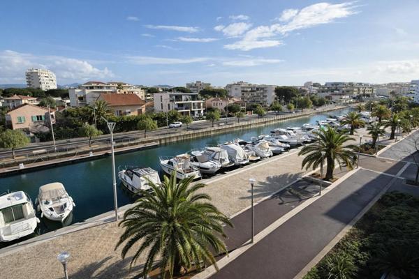 Appartement de 100m² à Port Fréjus vue panoramique
