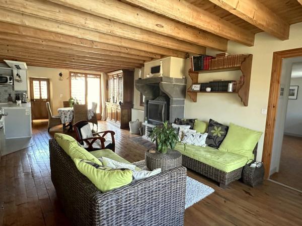 Maison de ville 320m² 10 pièces avec garage et jardin à Beauregard L'évêque