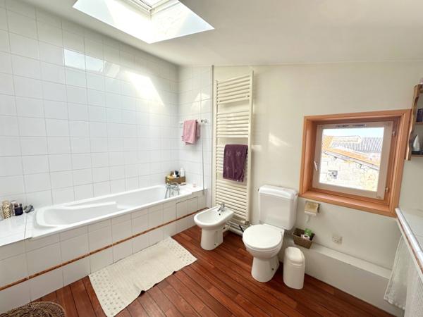 Maison de ville 320m² 10 pièces avec garage et jardin à Beauregard L'évêque