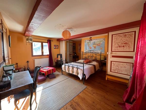 Maison de ville 320m² 10 pièces avec garage et jardin à Beauregard L'évêque