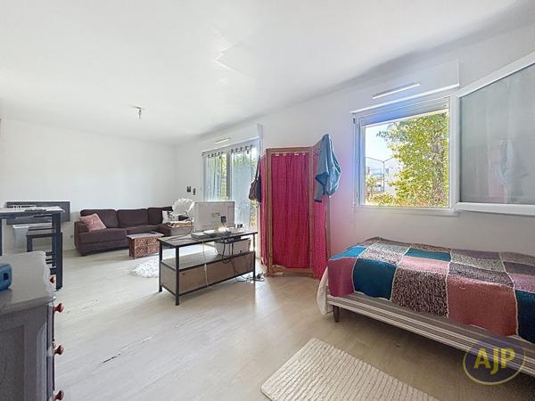 Appartement à louer La Roche Sur Yon : 1 pièces, 34m² avec 0 chambre(s) à 550€ - AJP Immobilier La Roche-sur-Yon