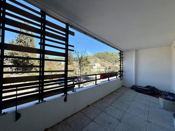 A VENDRE 13112  LA DESTROUSSE APPARTEMENT TYPE 4 DE 79M² DEUX TERRASSES DEUX PARKING
