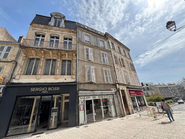 IMMEUBLE AVEC LOCAL COMMERCIAL - 3 PLATEAUX - NEVERS CENTRE-VILLE